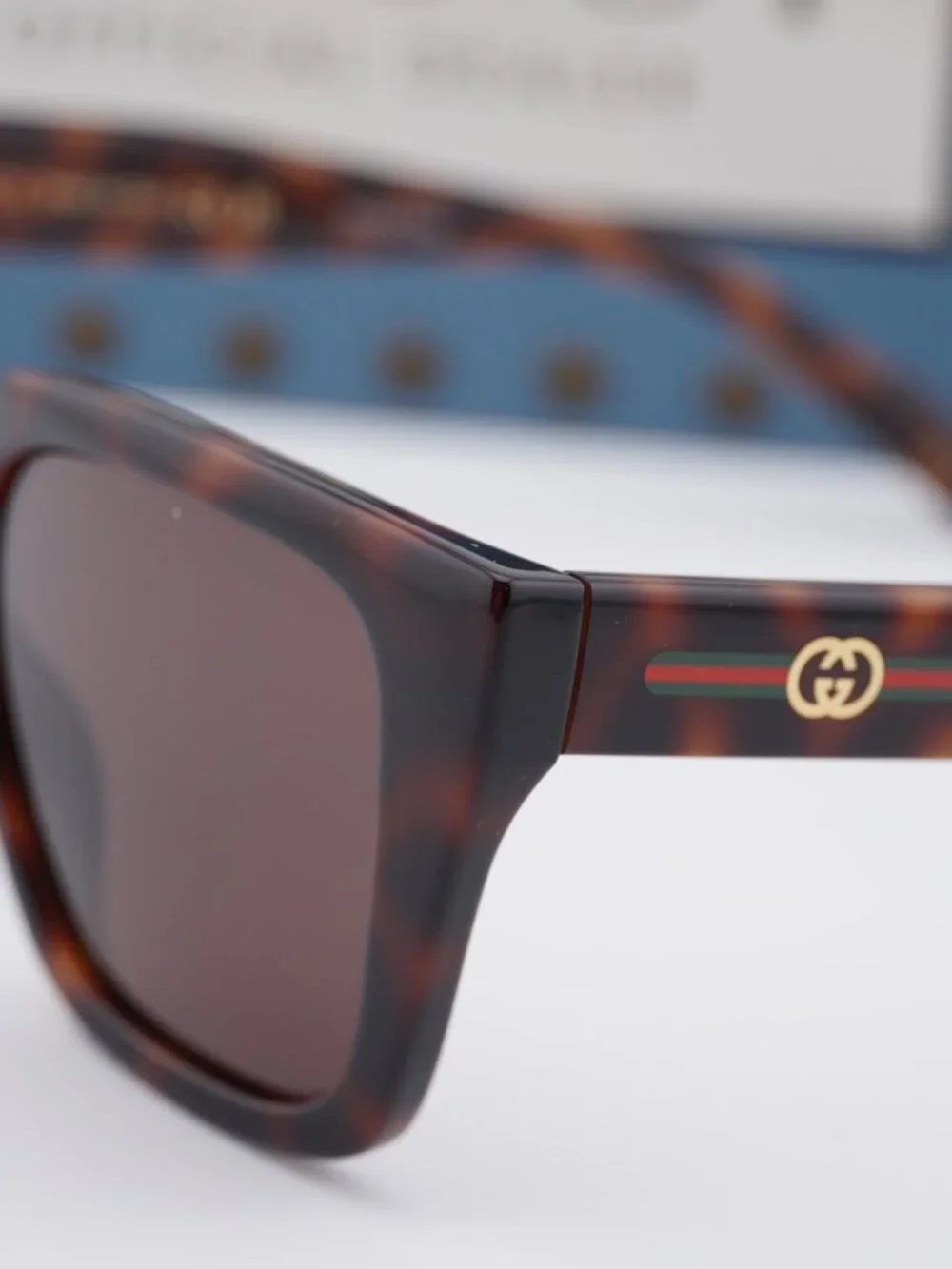 Gucci model gg2102s
